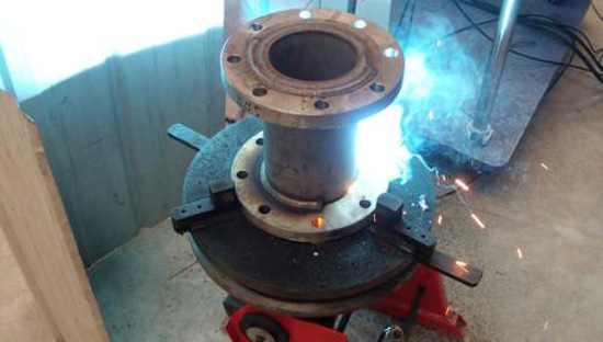 上弘焊接變位機應用于管法蘭自動焊接